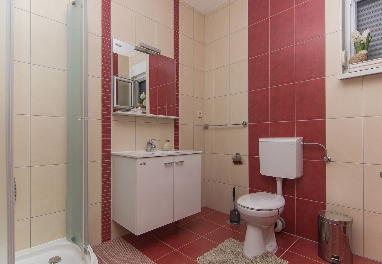 Ferienhaus in Vrgorac - Ferienhaus Vele mit Pool