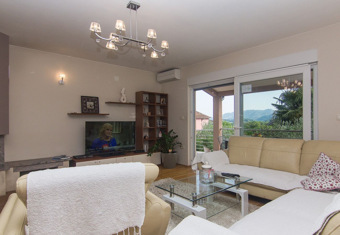 Ferienhaus in Vrgorac - Ferienhaus Vele mit Pool