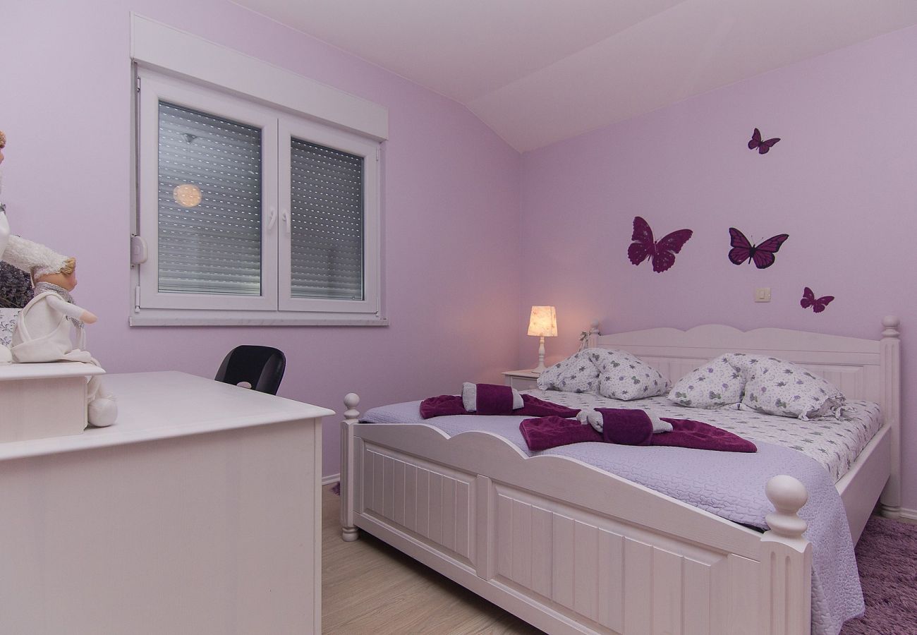 Ferienhaus in Vrgorac - Ferienhaus Vele mit Pool