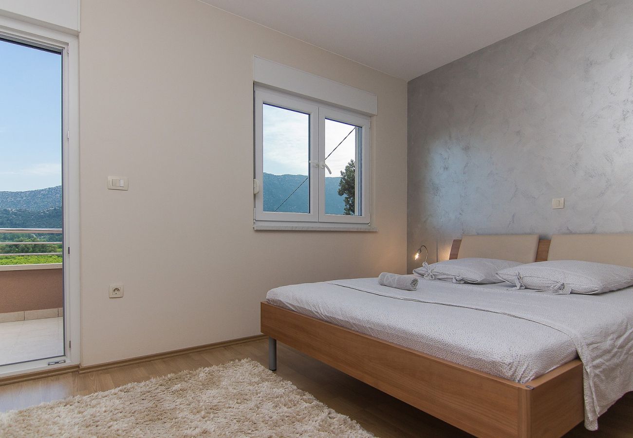 Ferienhaus in Vrgorac - Ferienhaus Vele mit Pool