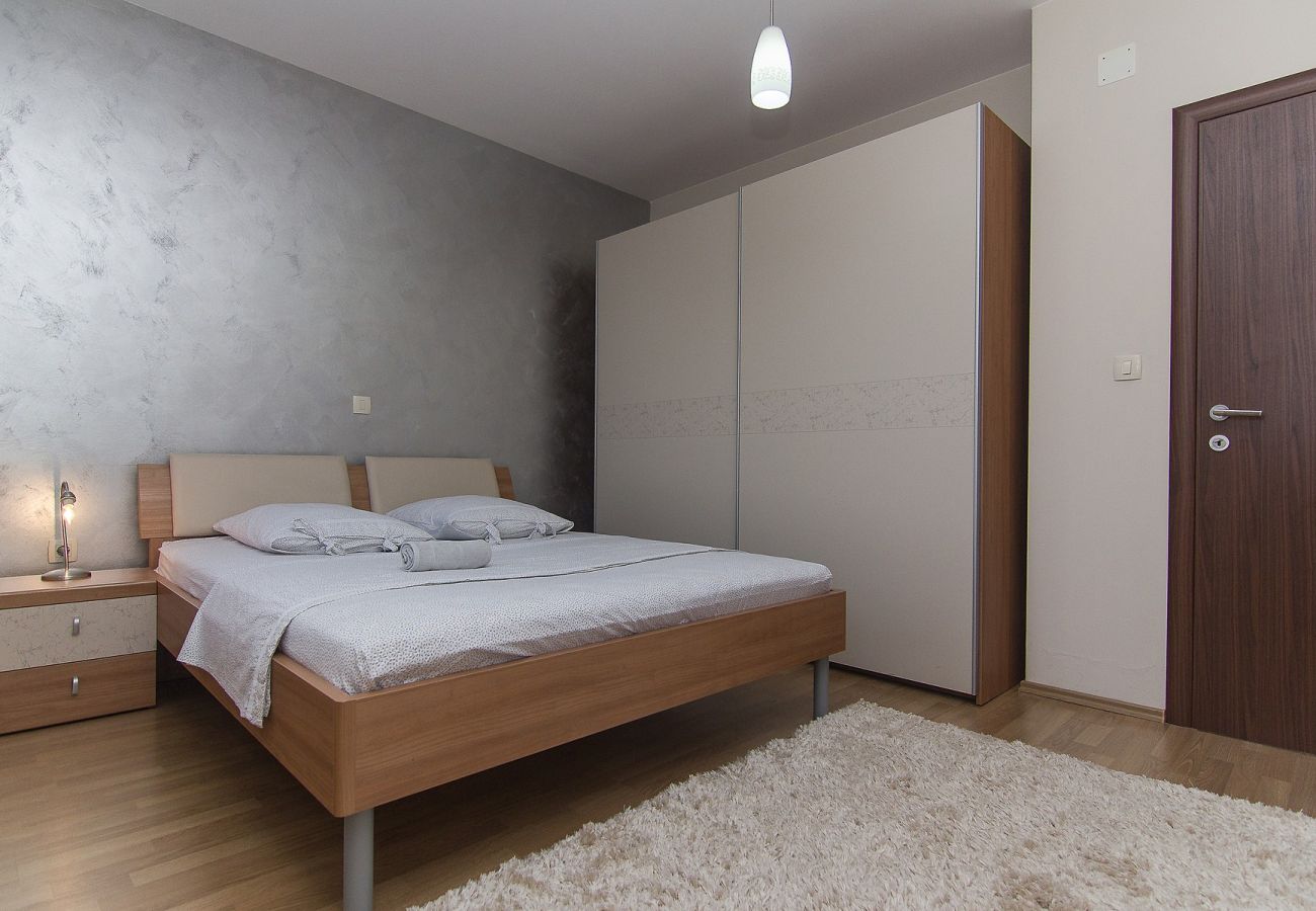 Ferienhaus in Vrgorac - Ferienhaus Vele mit Pool