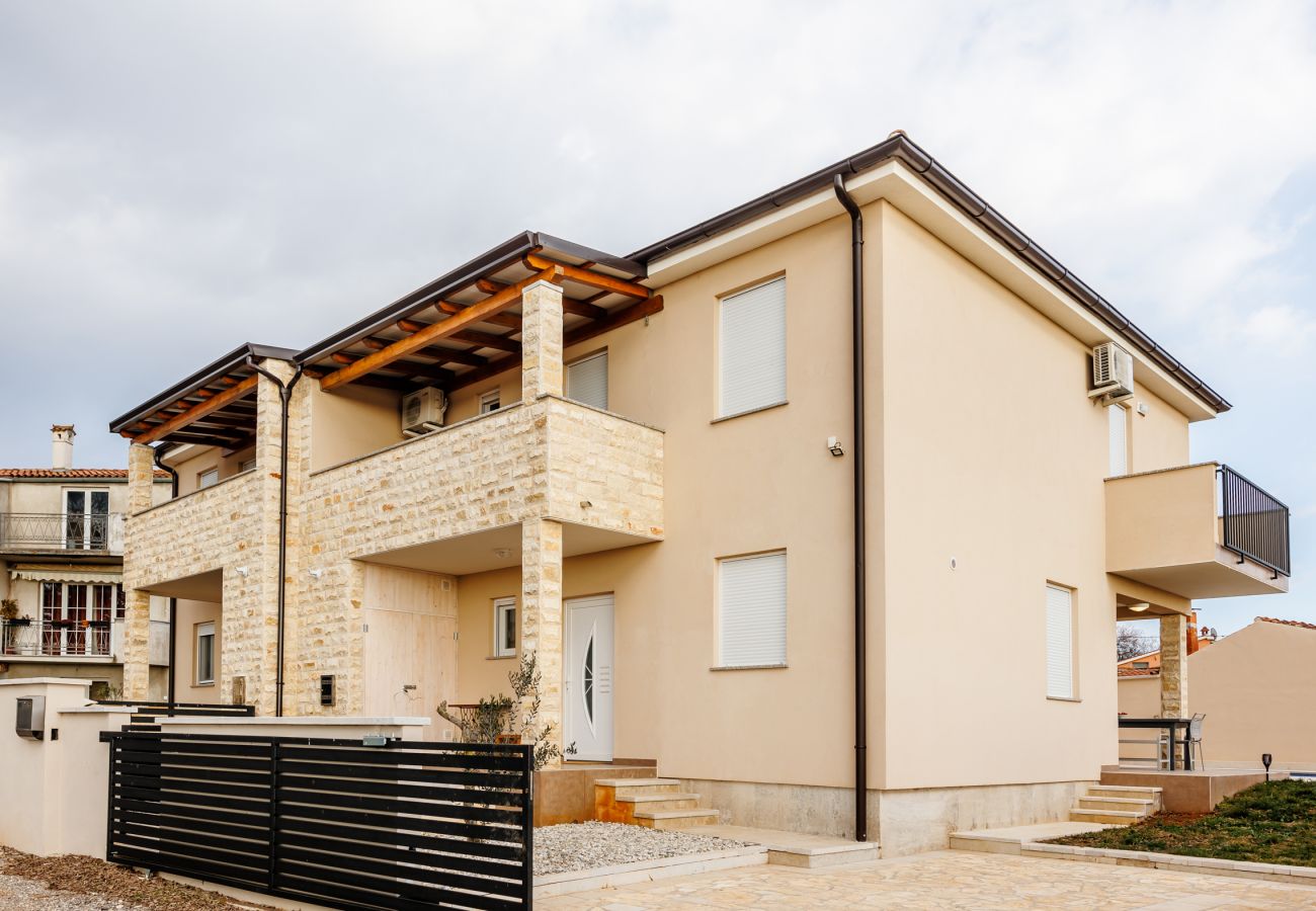 Ferienhaus in Galižana - Ferienhaus Fulia mit Pool