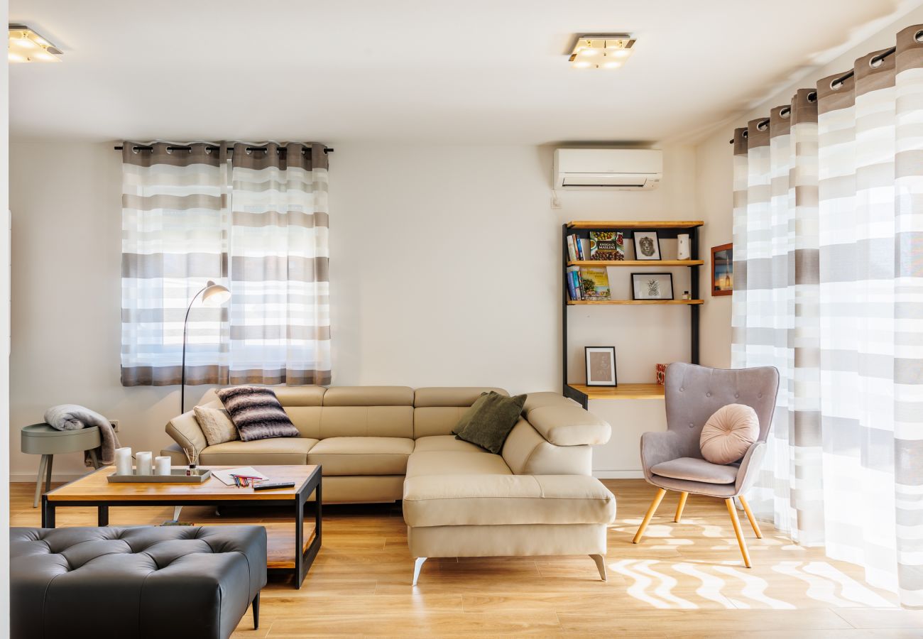 Ferienhaus in Galižana - Ferienhaus Fulia mit Pool