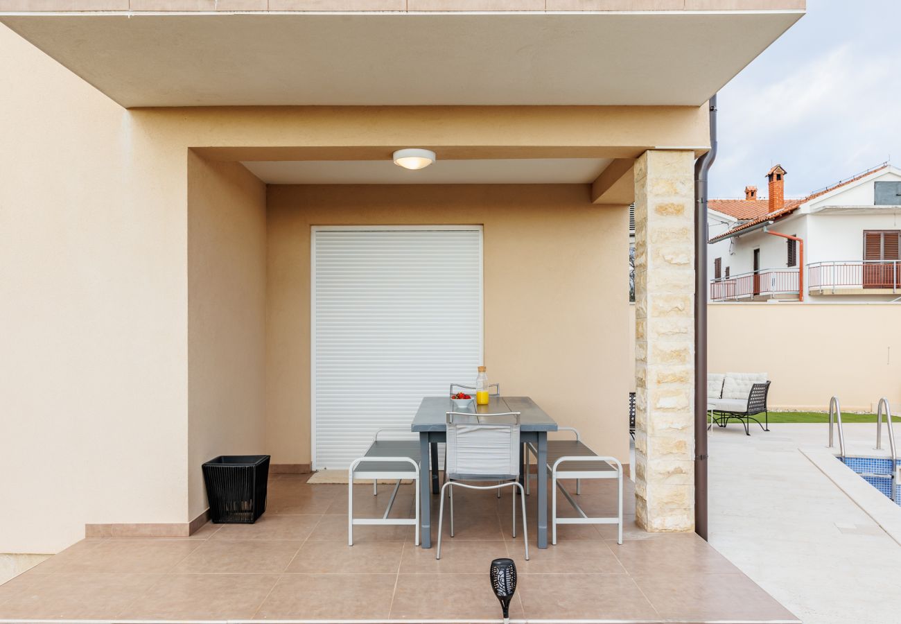 Ferienhaus in Galižana - Ferienhaus Fulia mit Pool