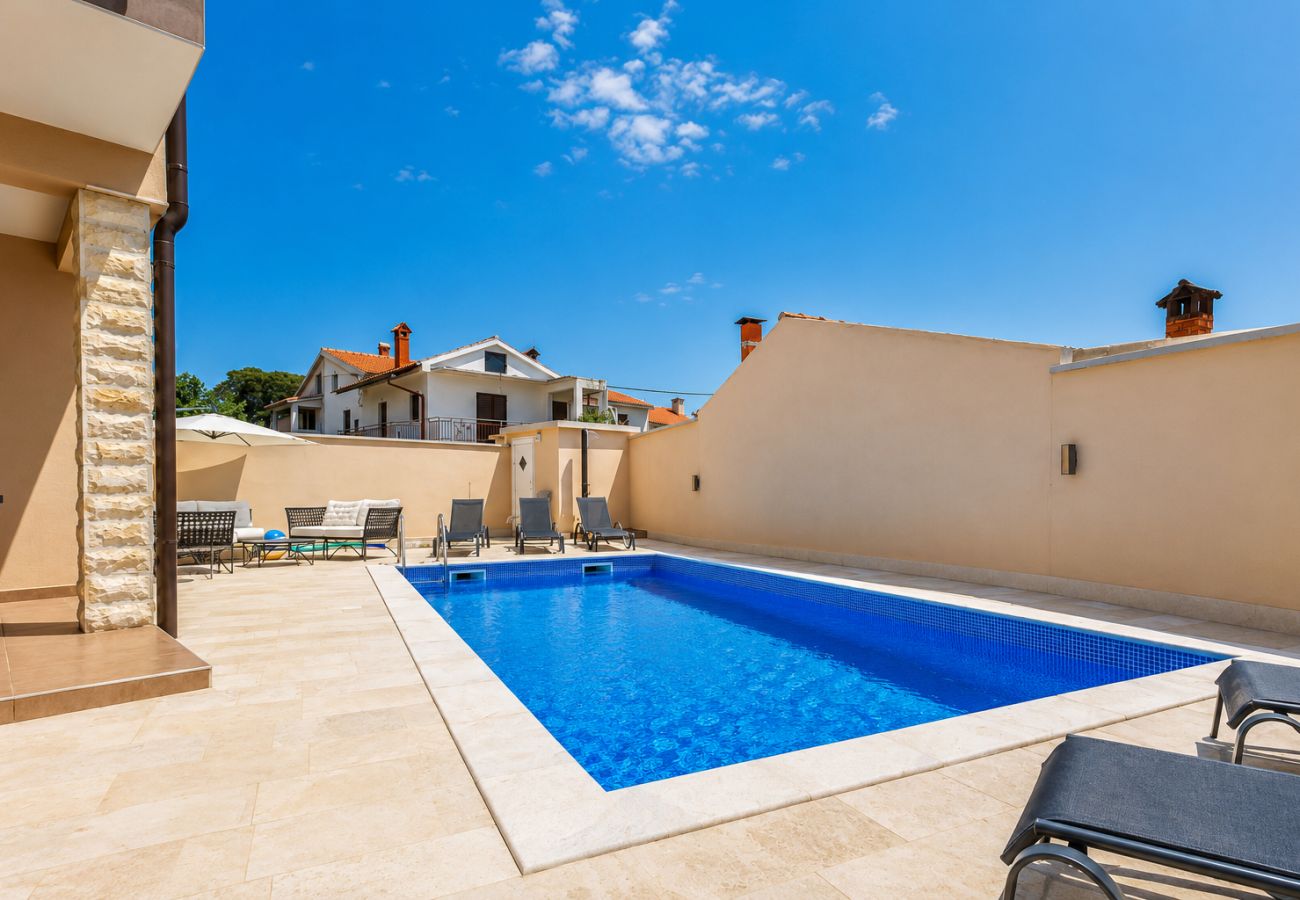 Ferienhaus in Galižana - Ferienhaus Fulia mit Pool