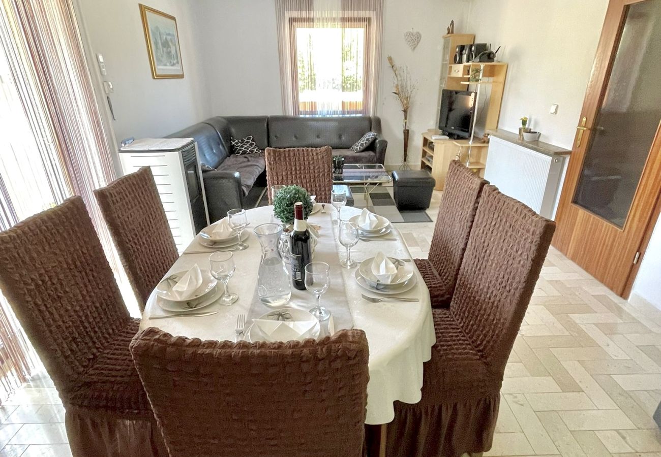 Ferienhaus in Vrgorac - Ferienhaus Rocca mit Pool