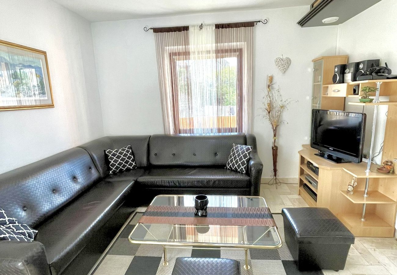 Ferienhaus in Vrgorac - Ferienhaus Rocca mit Pool