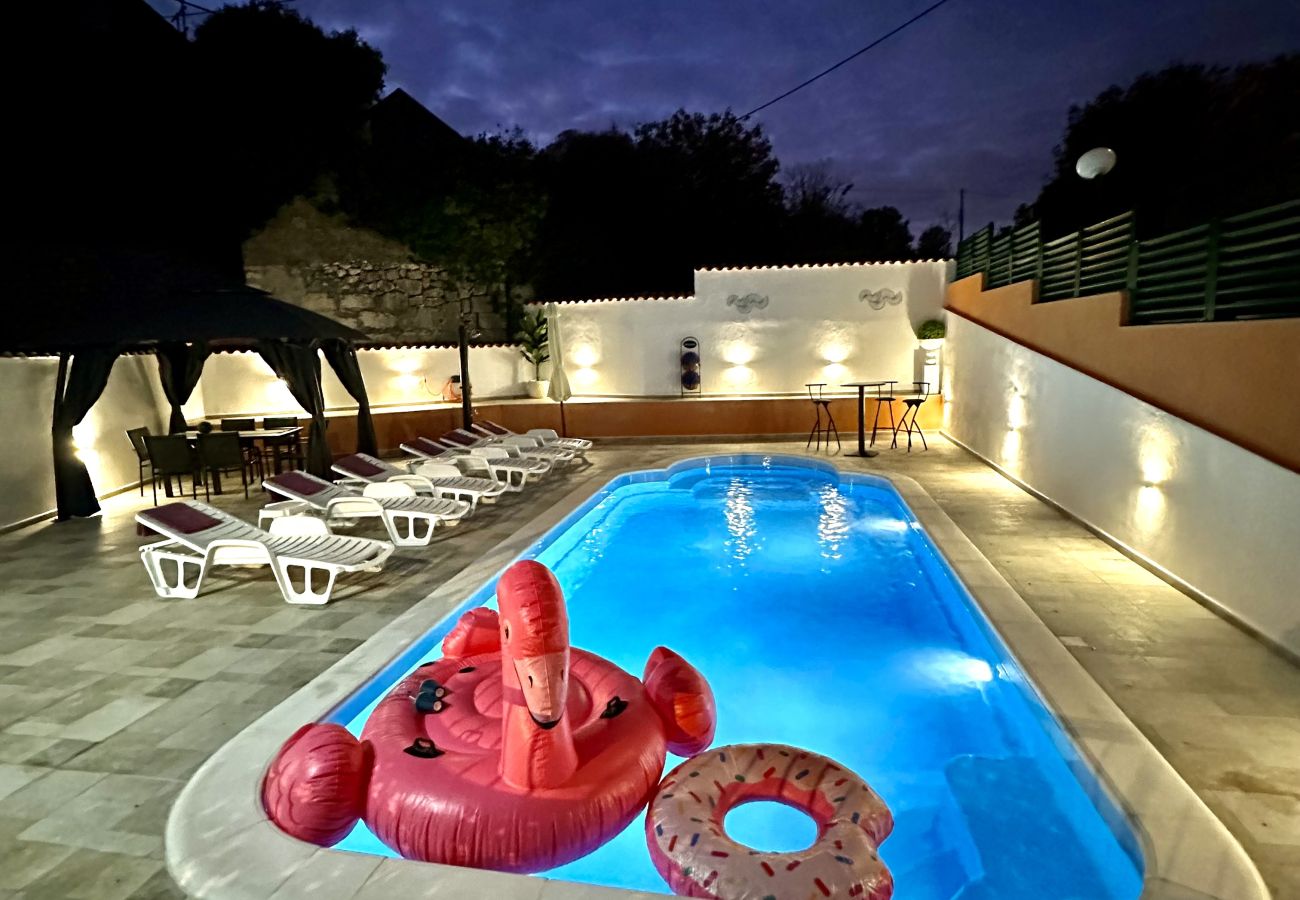 Ferienhaus in Vrgorac - Ferienhaus Rocca mit Pool