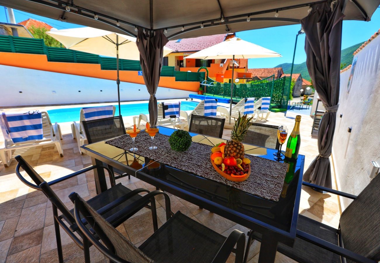 Ferienhaus in Vrgorac - Ferienhaus Rocca mit Pool