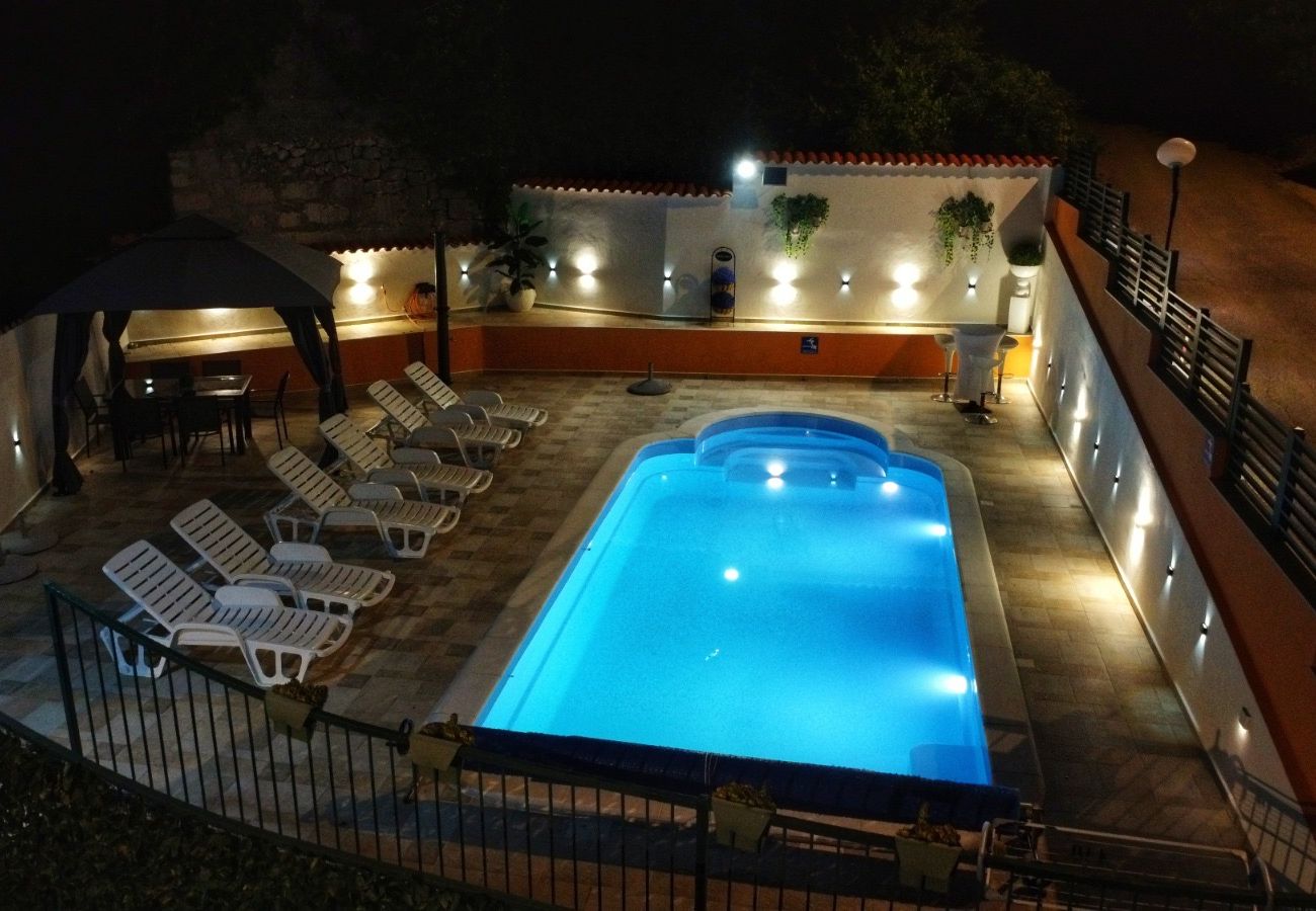 Ferienhaus in Vrgorac - Ferienhaus Rocca mit Pool