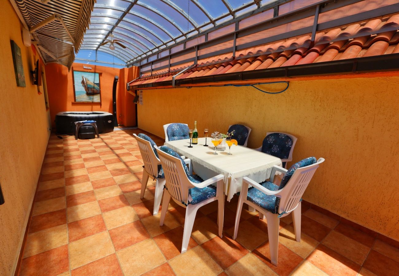 Ferienhaus in Vrgorac - Ferienhaus Rocca mit Pool
