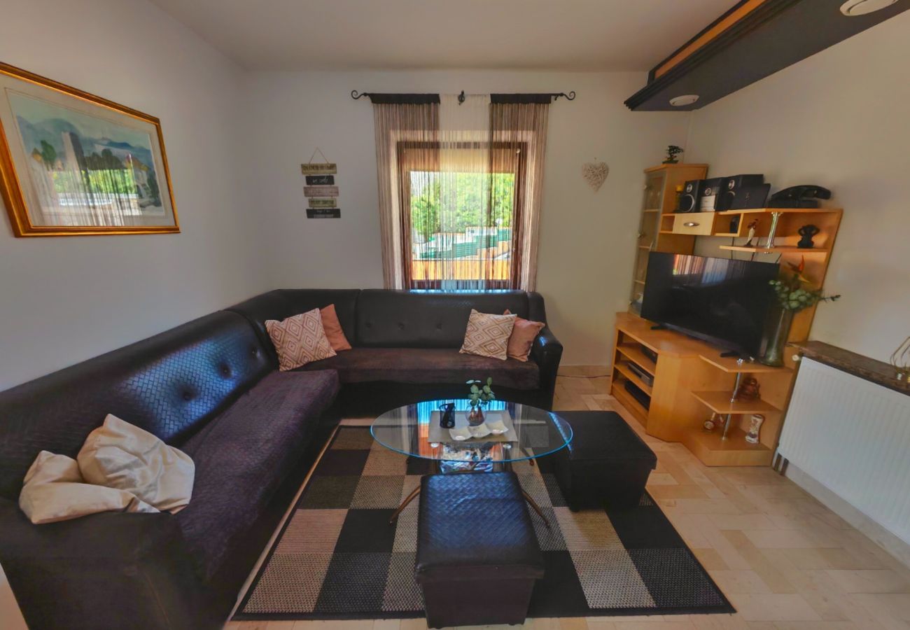 Ferienhaus in Vrgorac - Ferienhaus Rocca mit Pool