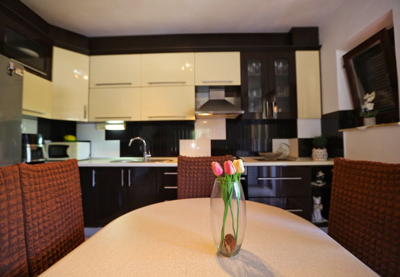 Ferienhaus in Vrgorac - Ferienhaus Rocca mit Pool