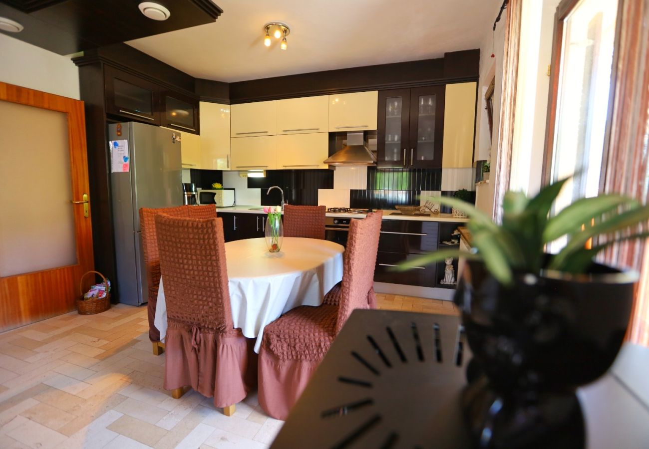 Ferienhaus in Vrgorac - Ferienhaus Rocca mit Pool