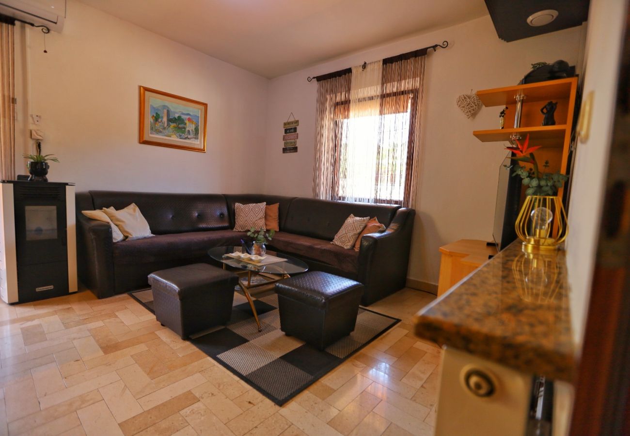 Ferienhaus in Vrgorac - Ferienhaus Rocca mit Pool