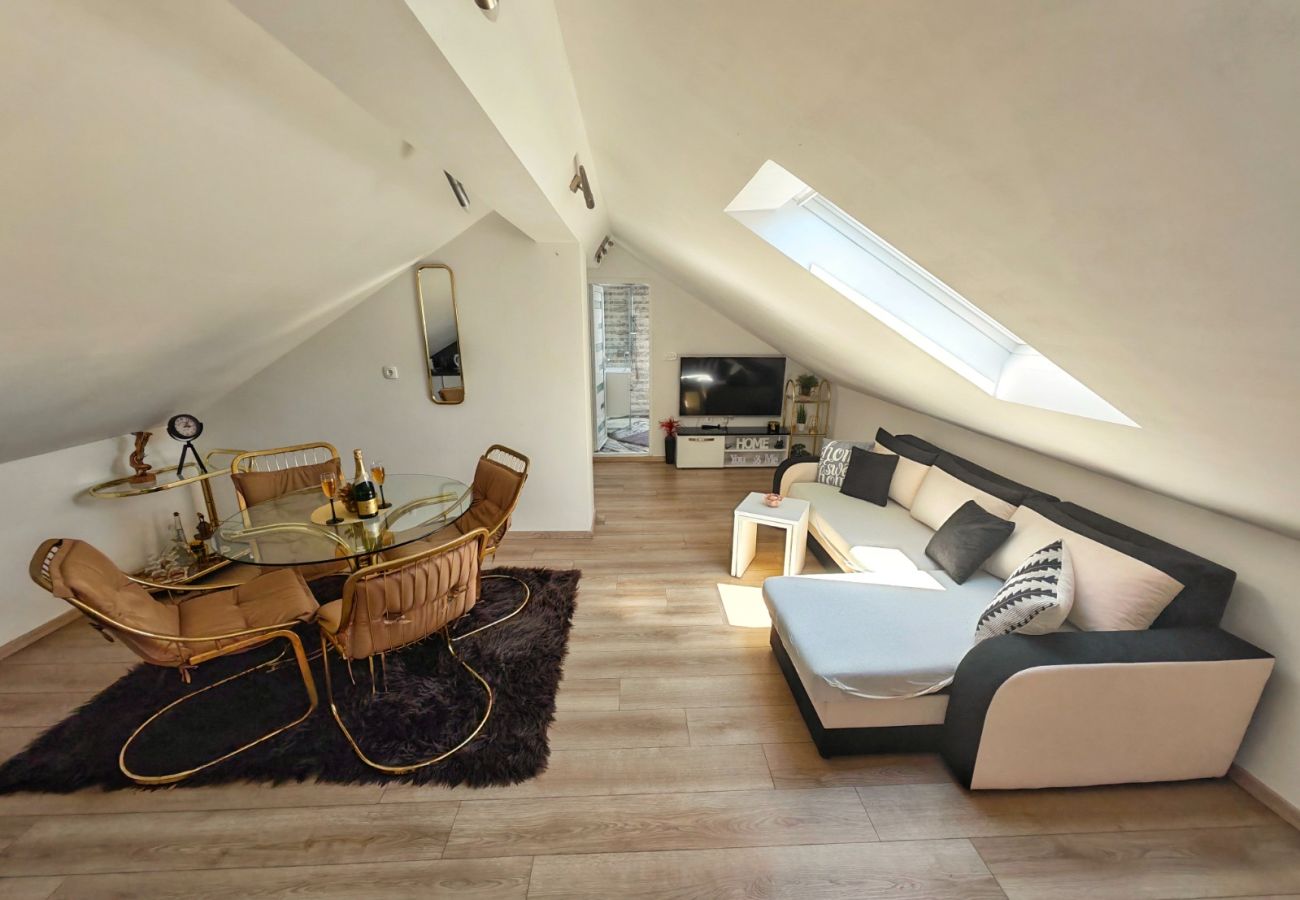 Ferienhaus in Vrgorac - Ferienhaus Rocca mit Pool