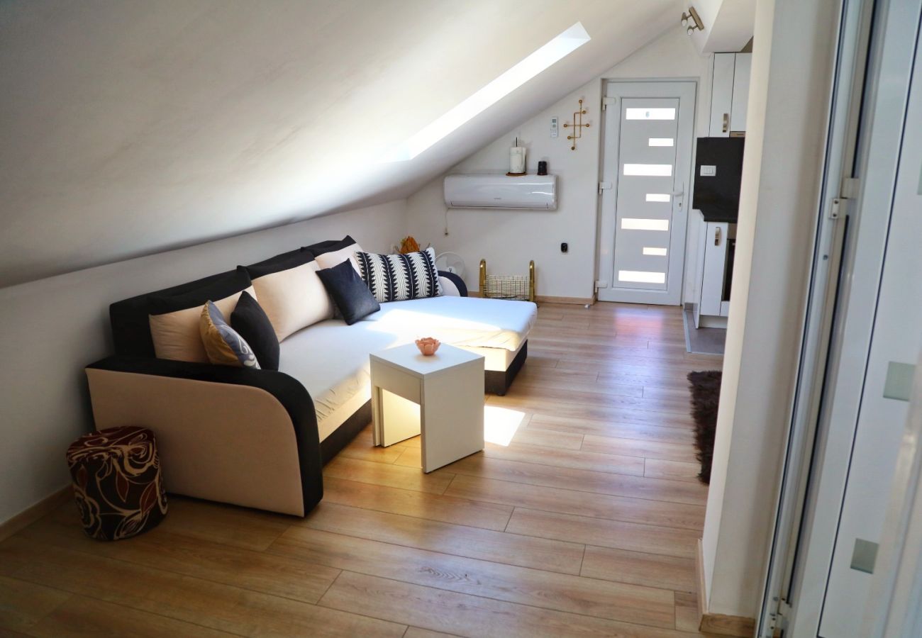 Ferienhaus in Vrgorac - Ferienhaus Rocca mit Pool