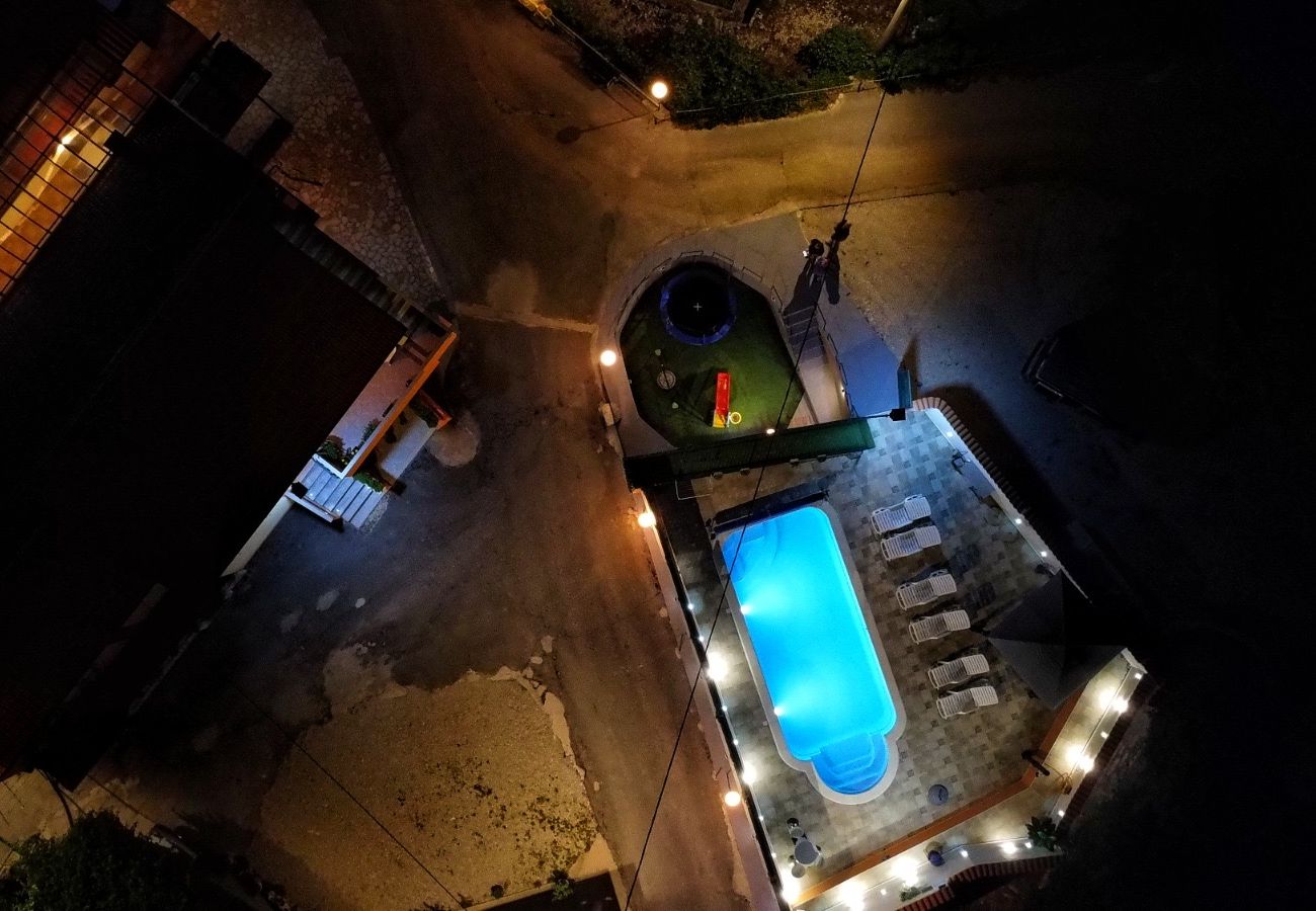 Ferienhaus in Vrgorac - Ferienhaus Rocca mit Pool