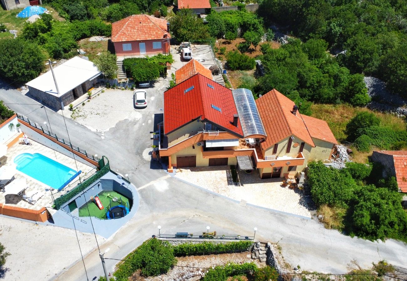 Ferienhaus in Vrgorac - Ferienhaus Rocca mit Pool