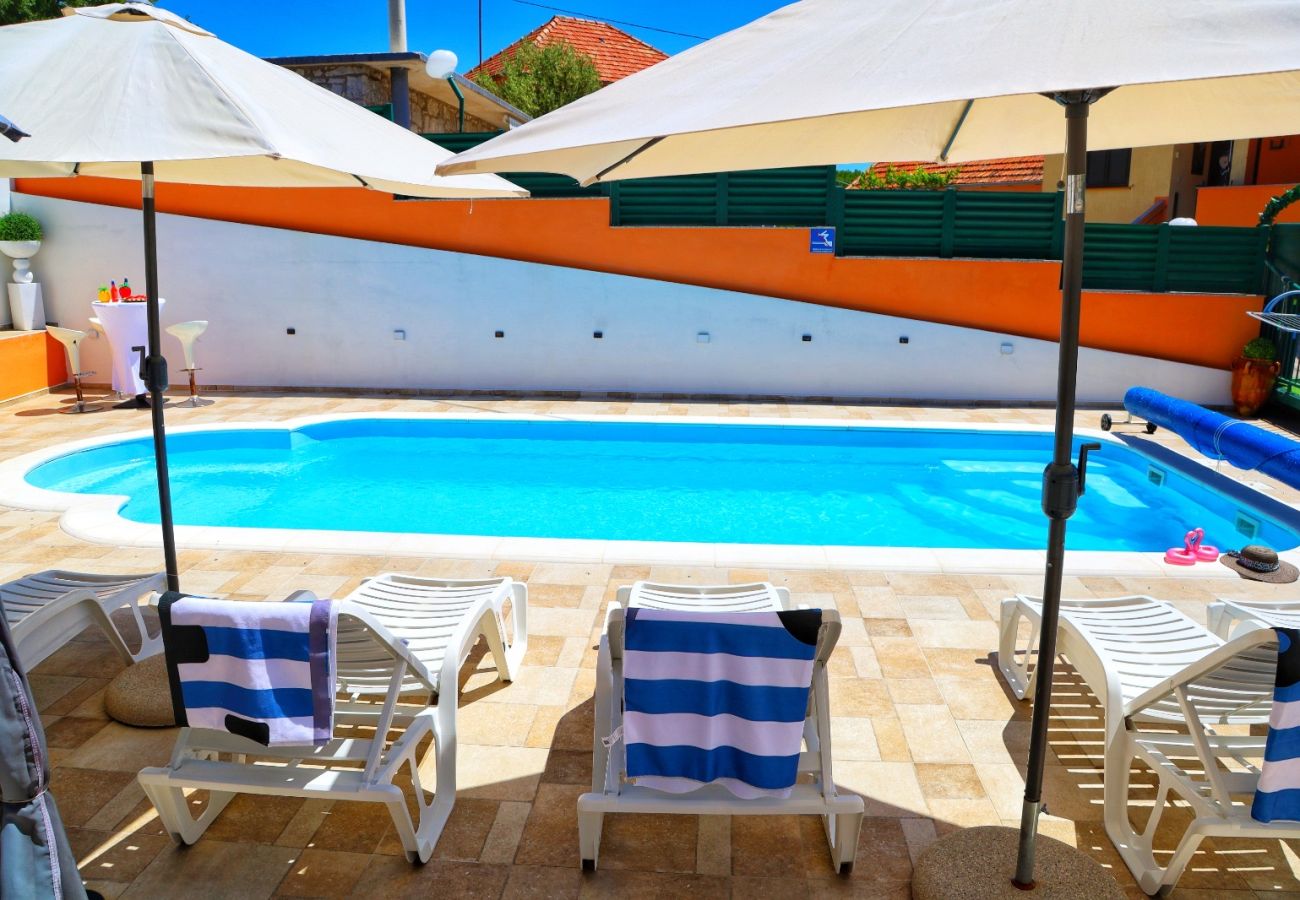 Ferienhaus in Vrgorac - Ferienhaus Rocca mit Pool