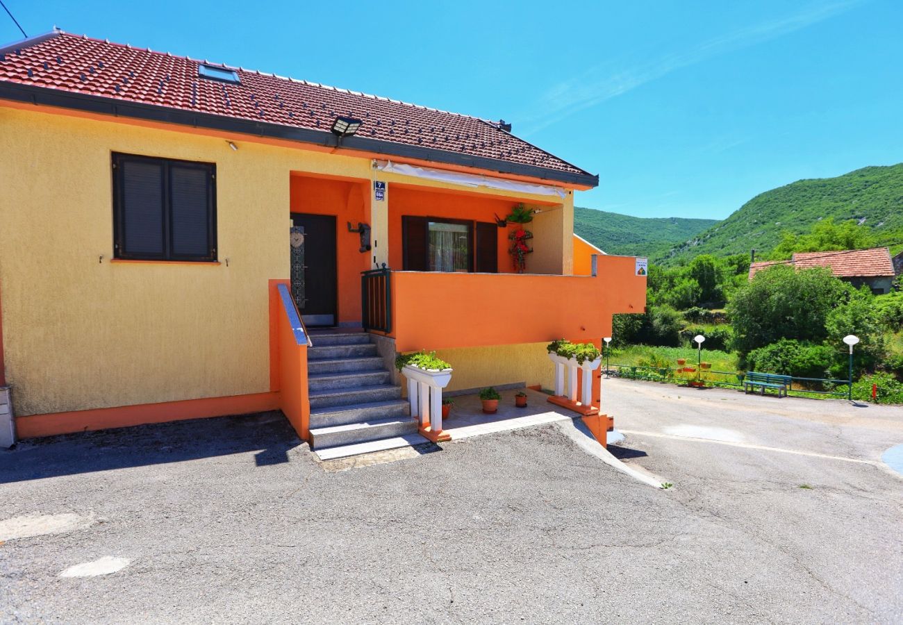Ferienhaus in Vrgorac - Ferienhaus Rocca mit Pool