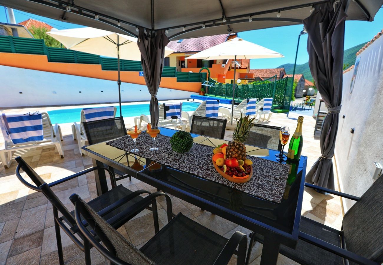 Ferienhaus in Vrgorac - Ferienhaus Rocca mit Pool