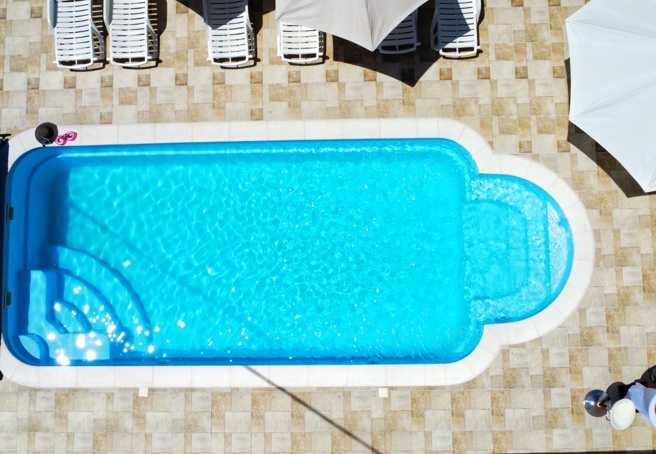 Ferienhaus in Vrgorac - Ferienhaus Rocca mit Pool
