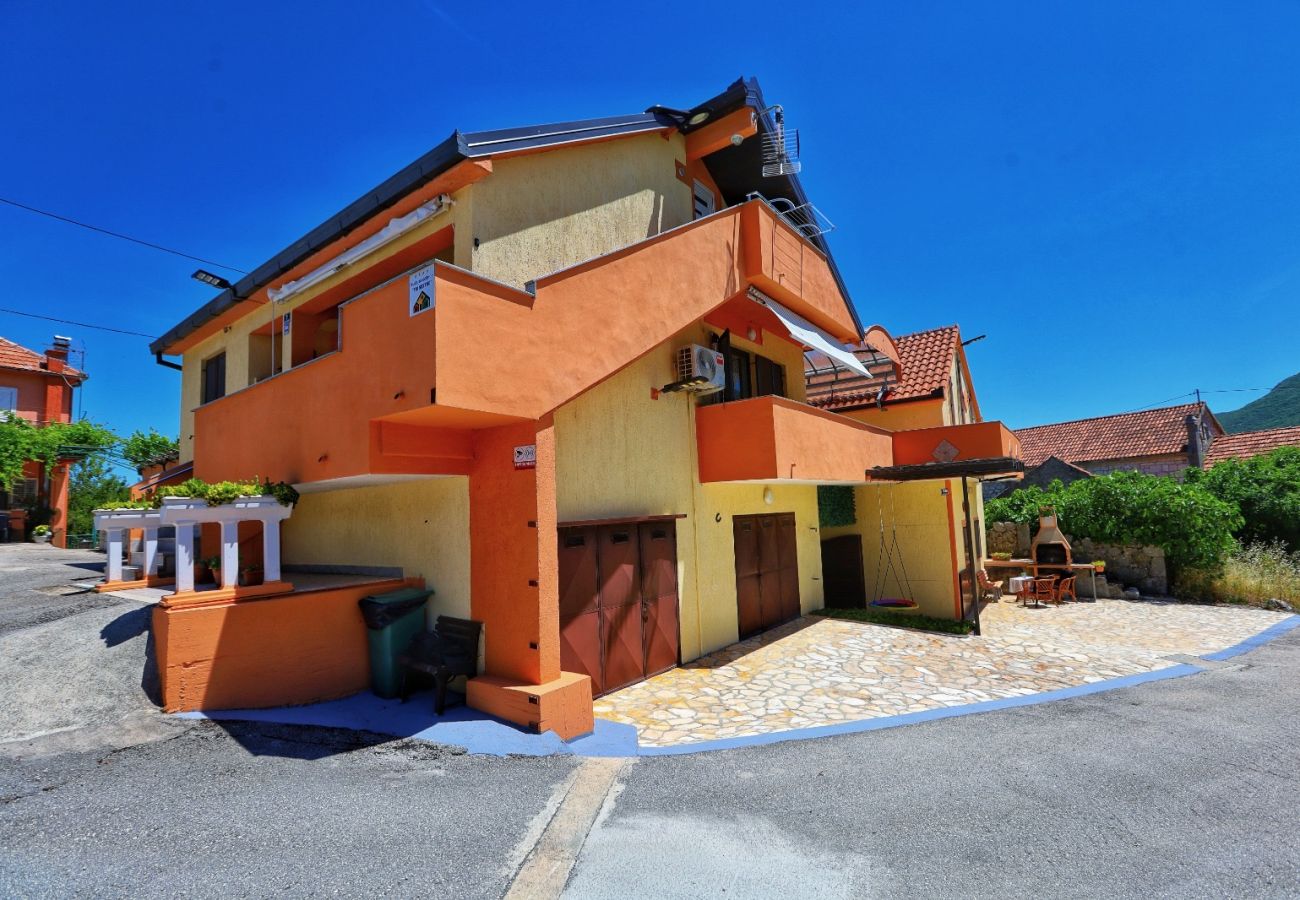 Ferienhaus in Vrgorac - Ferienhaus Rocca mit Pool