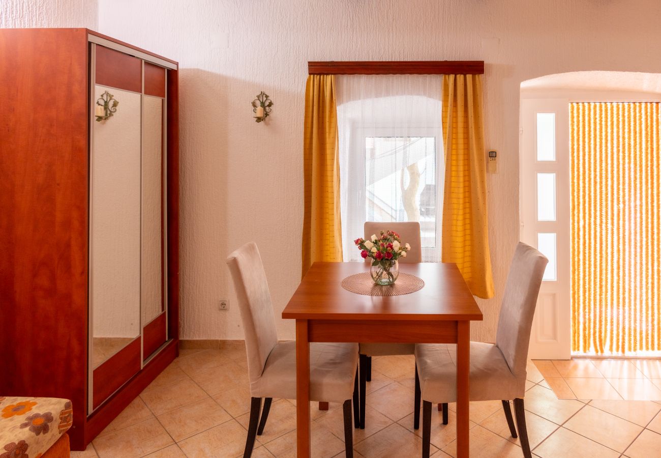 Studio in Povljana - Studio apartment Luce