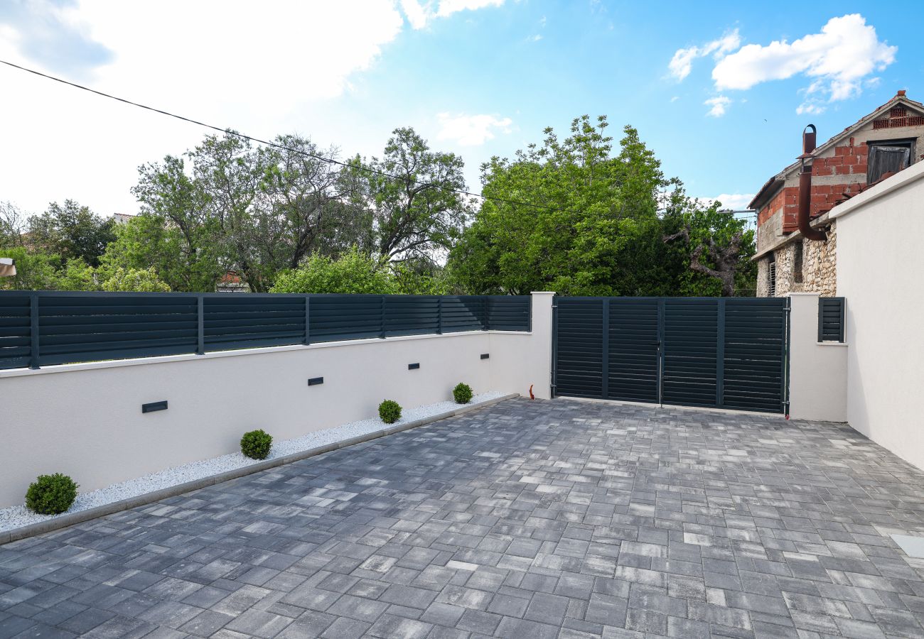 Villa in Sukošan - Villa Ruzarija mit Whirlpool
