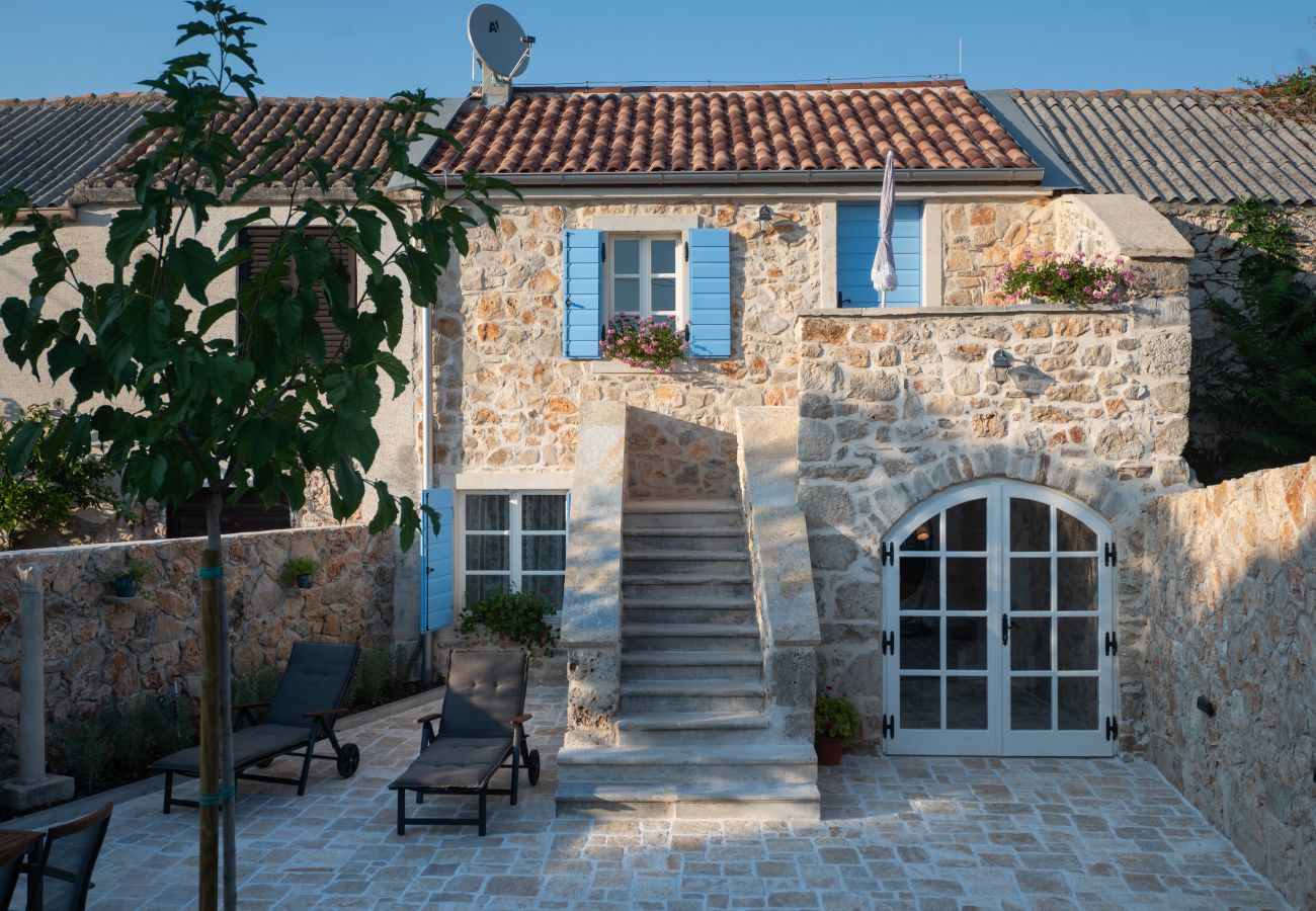 Ferienhaus in Vir - Heritage Home Vila Malena