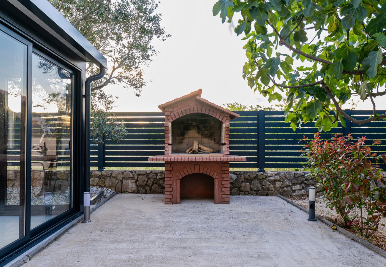 Ferienhaus in Vir - Ferienhaus Tanja Vir mit beheiztem Pool