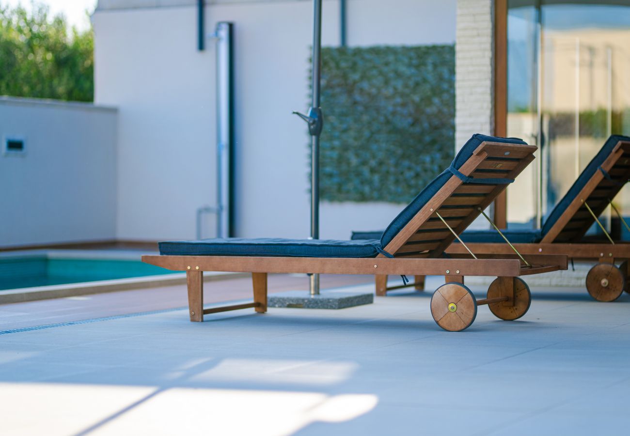 Ferienhaus in Privlaka - Ferienhaus Mareta mit Pool