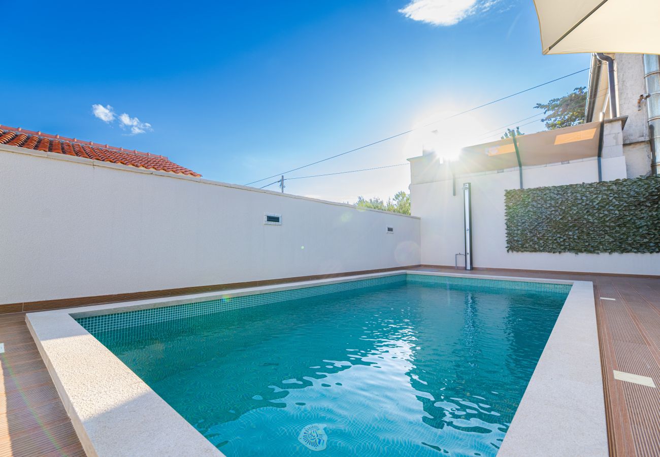 Ferienhaus in Privlaka - Ferienhaus Mareta mit Pool