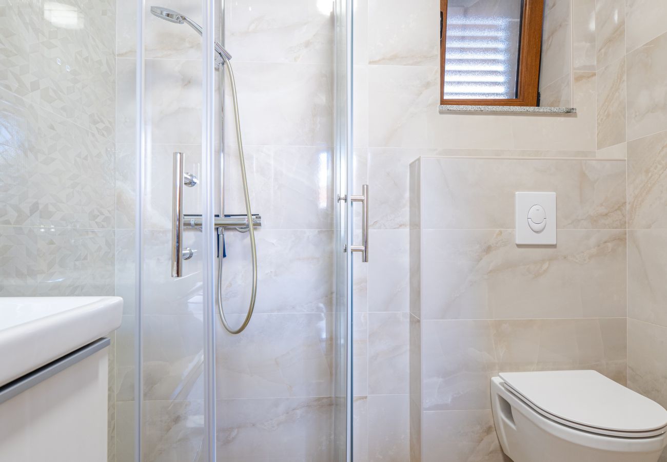 Ferienhaus in Privlaka - Ferienhaus Mareta mit Pool