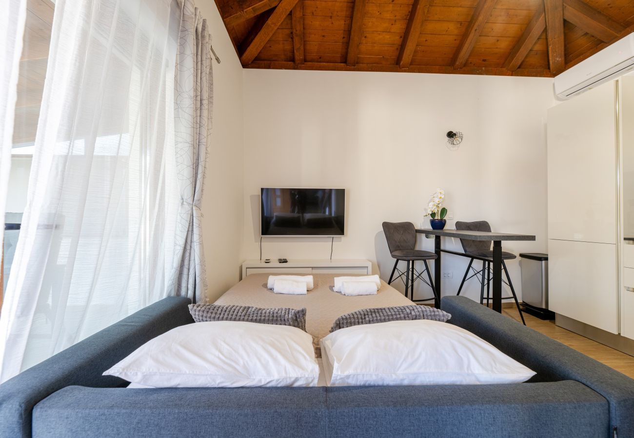 Ferienhaus in Privlaka - Ferienhaus Mareta mit Pool