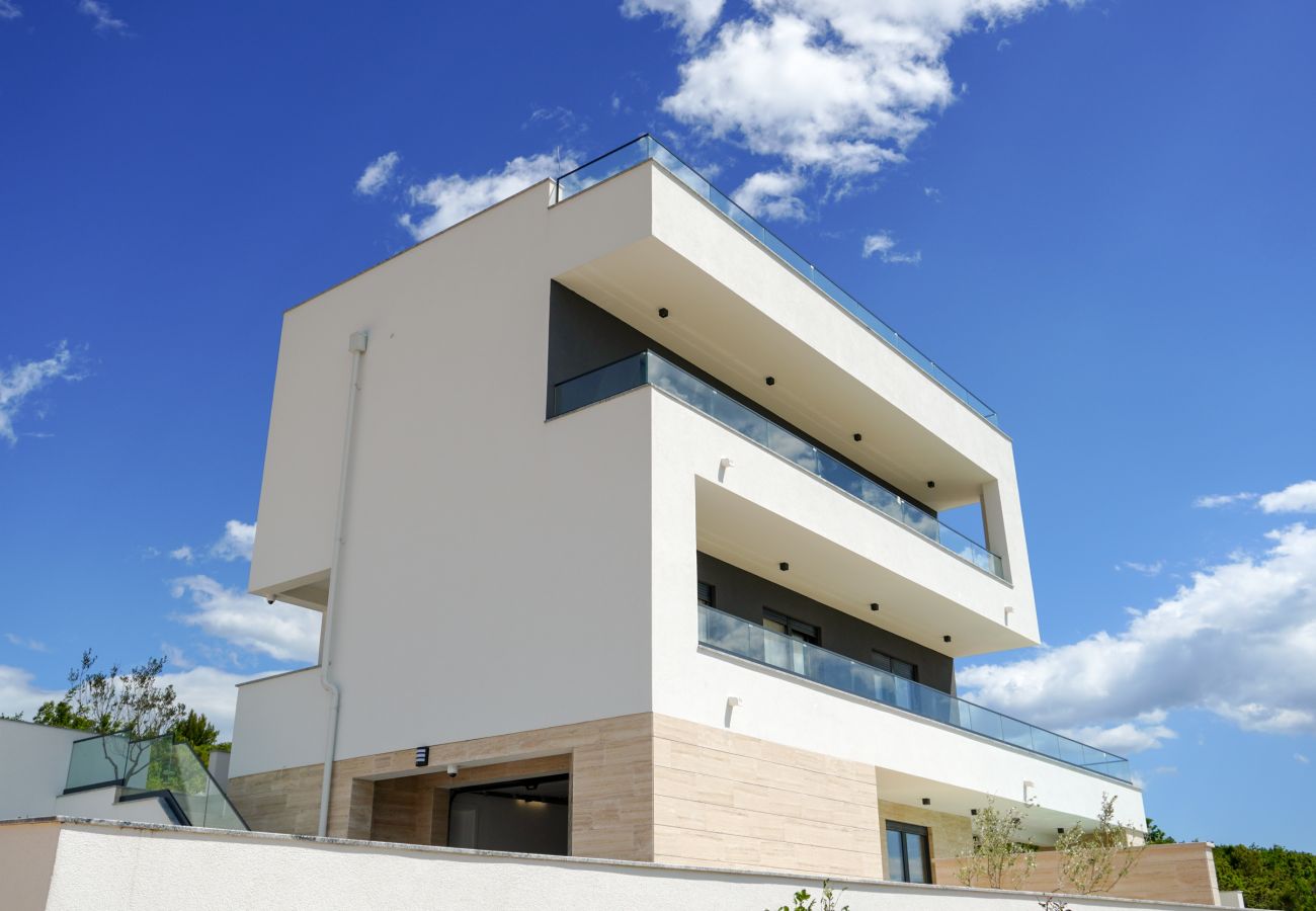 Villa in Rovanjska - Villa Bella Vista mit beheiztem pool