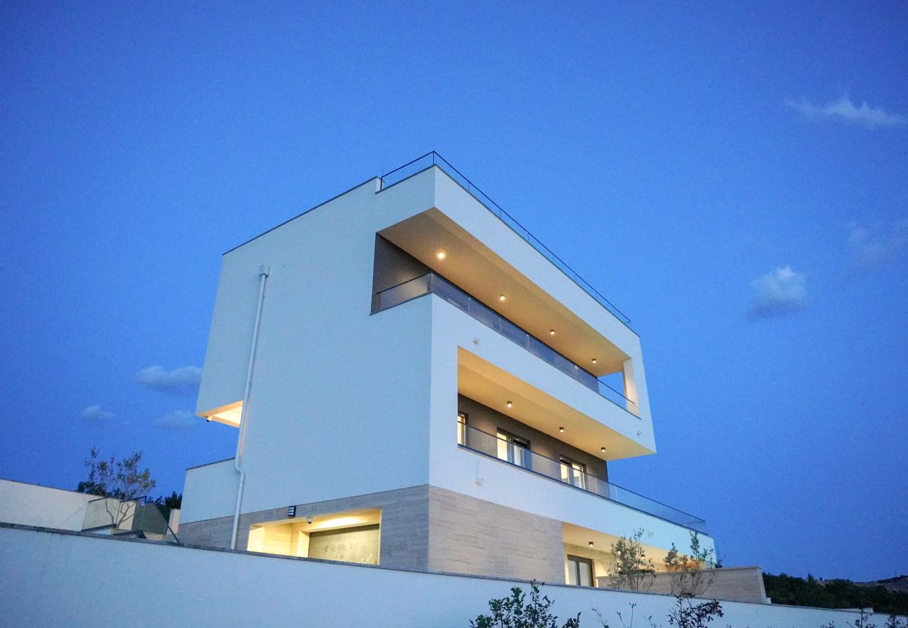 Villa in Rovanjska - Villa Bella Vista mit beheiztem pool