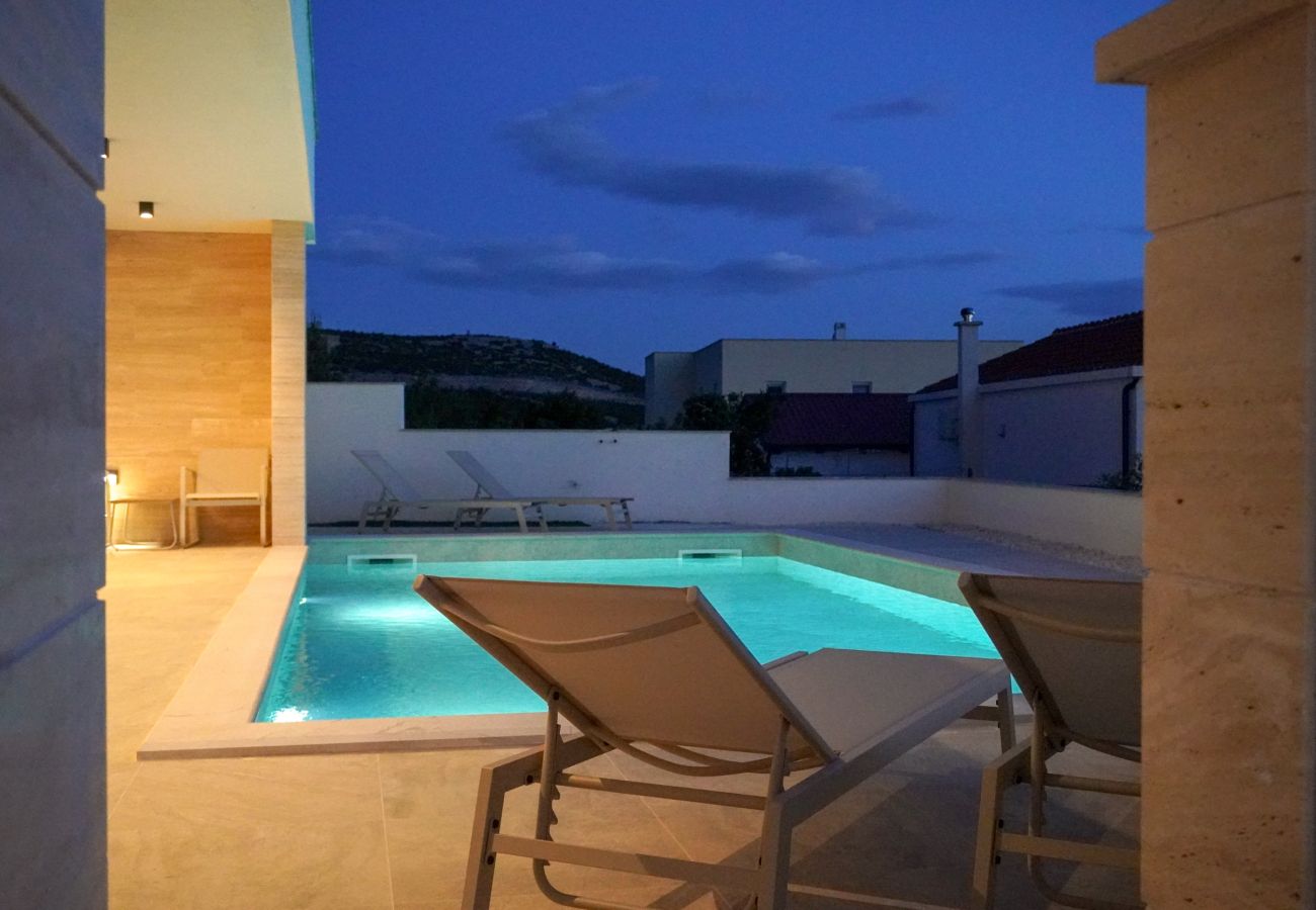 Villa in Rovanjska - Villa Bella Vista mit beheiztem pool