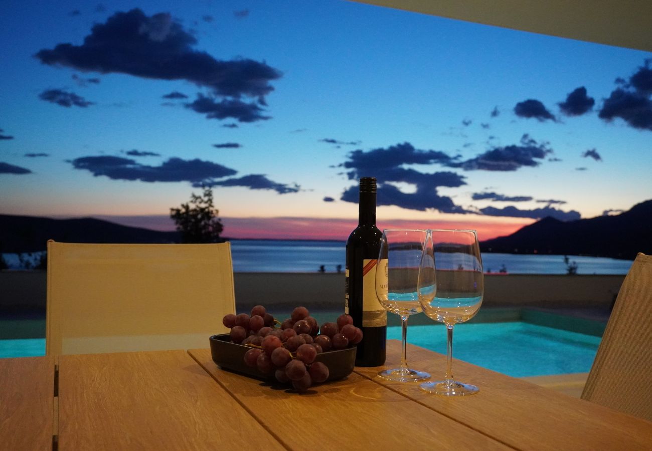 Villa in Rovanjska - Villa Bella Vista mit beheiztem pool