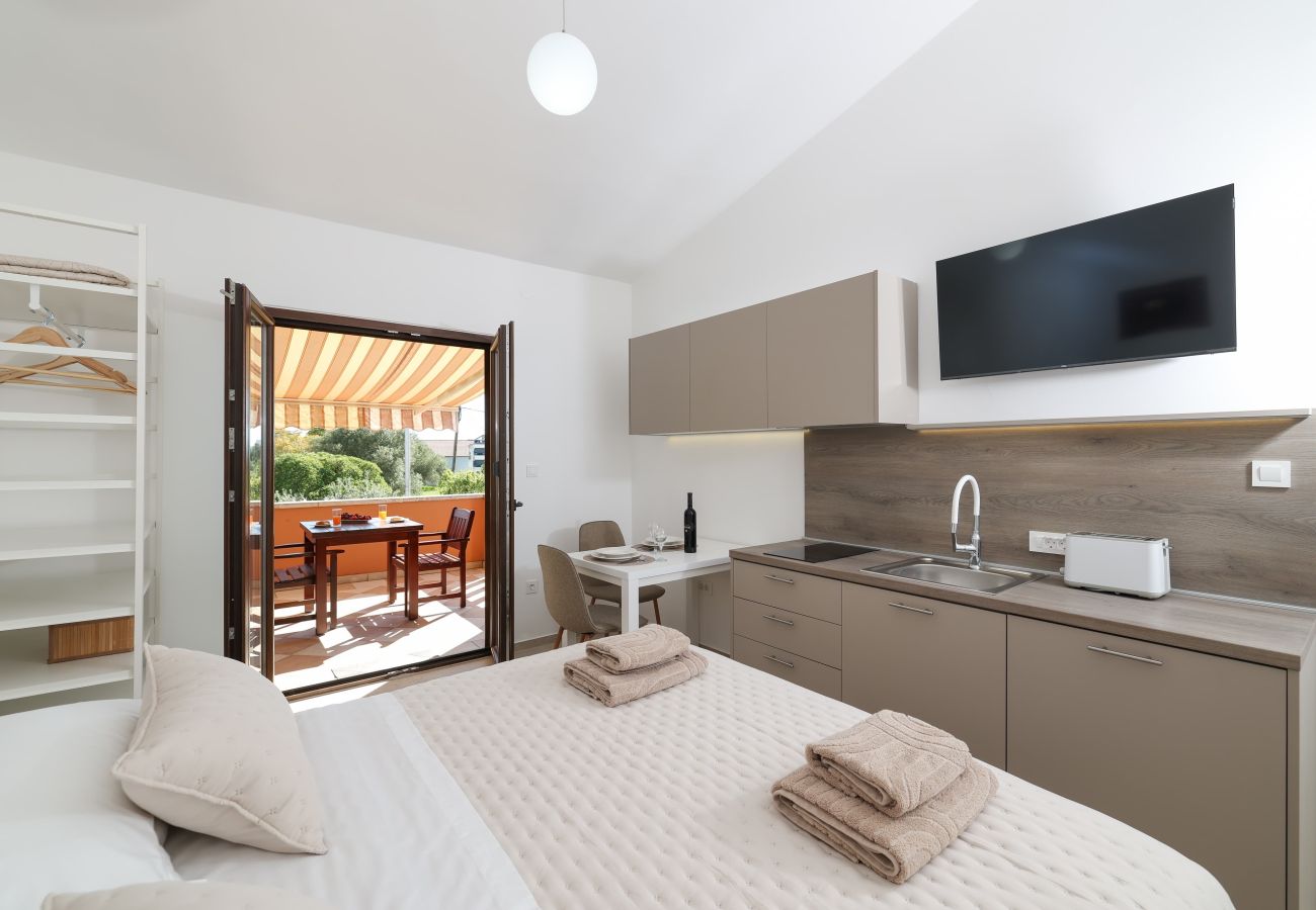 Studio in Sukošan - Studio-Apartment Gabriella