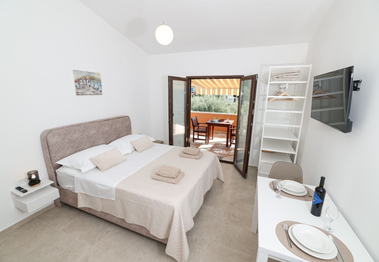 Studio in Sukošan - Studio-Apartment Antonella