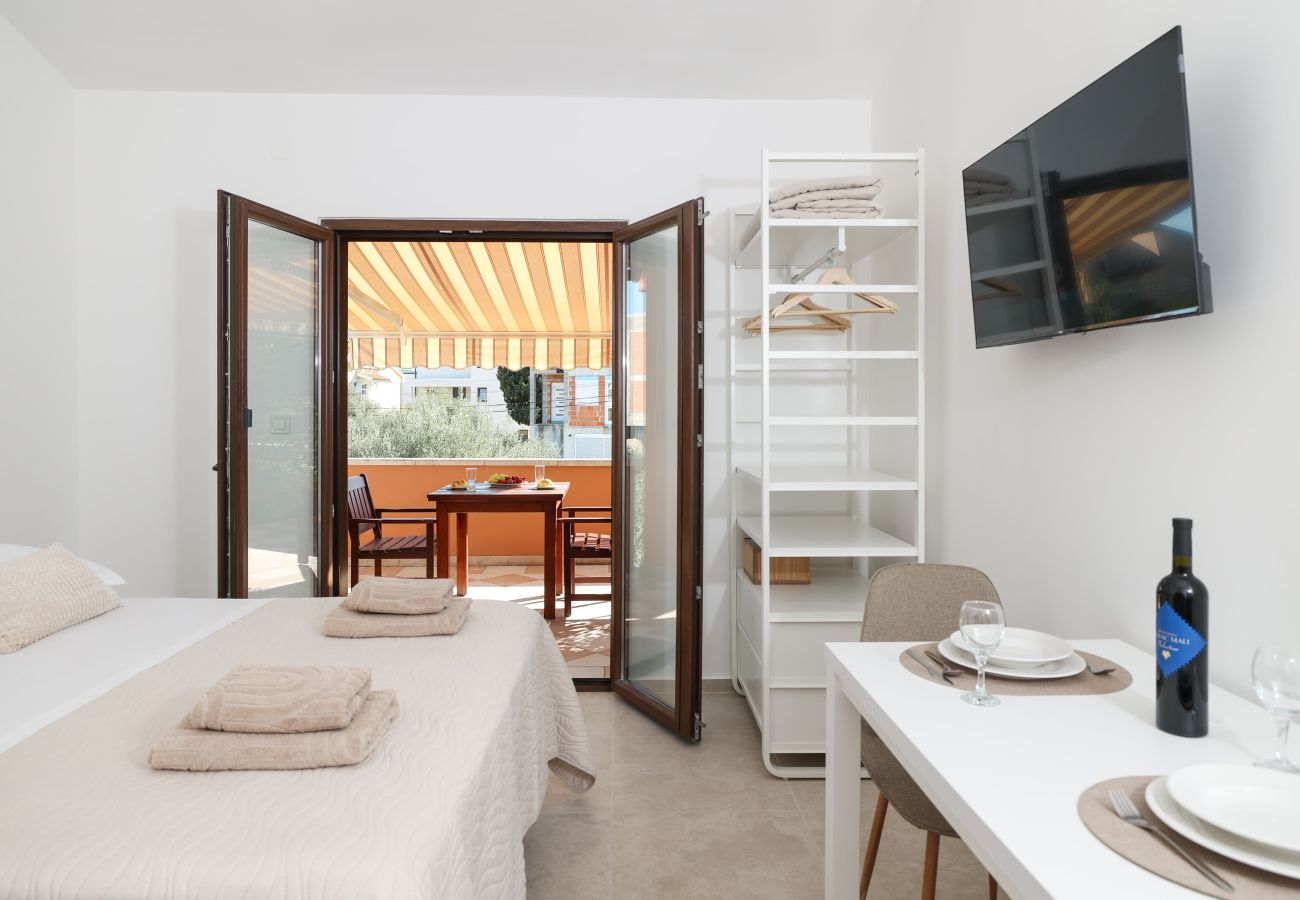 Studio in Sukošan - Studio-Apartment Antonella