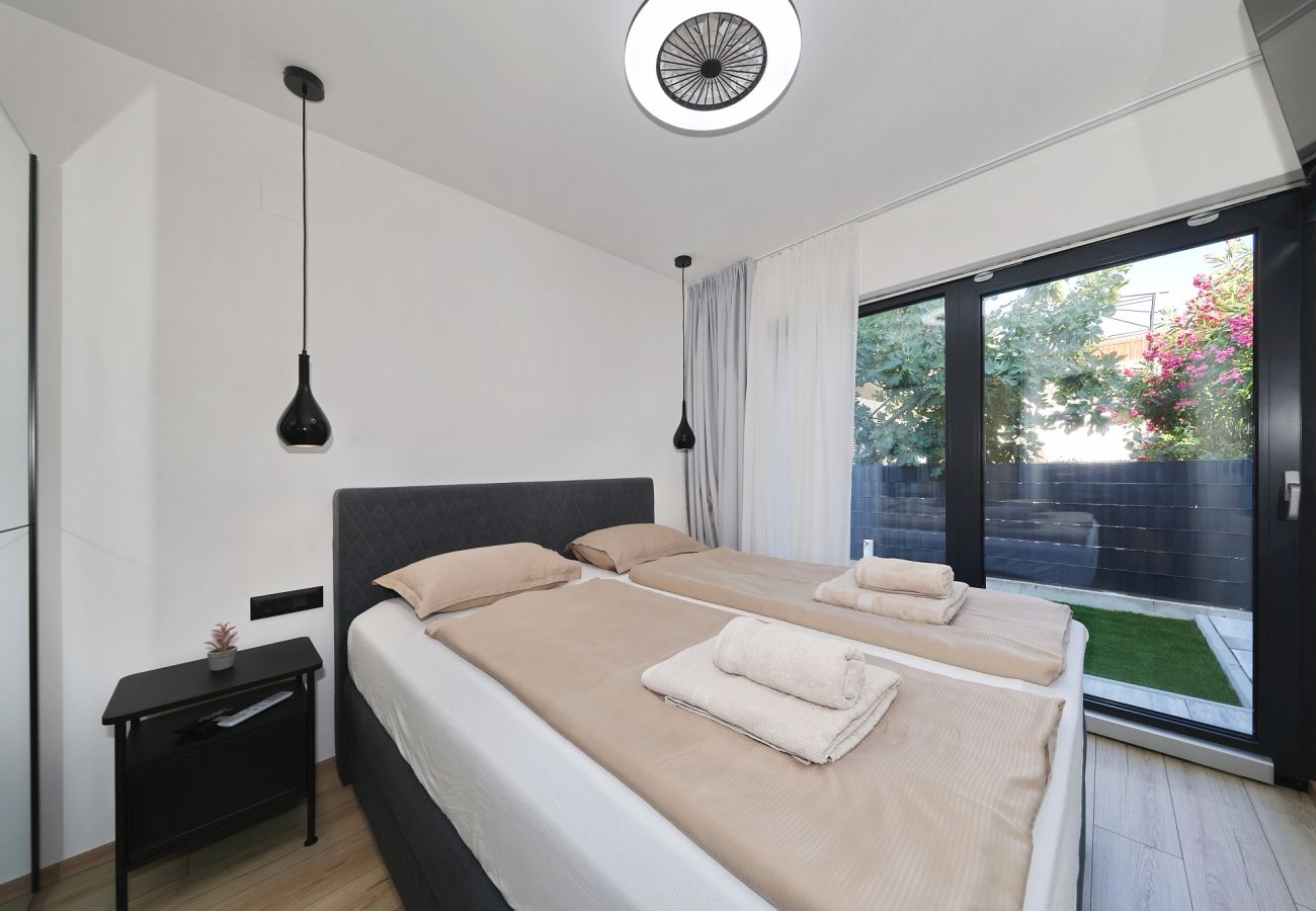 Villa in Sukošan - Beachfront Almare Retreat
