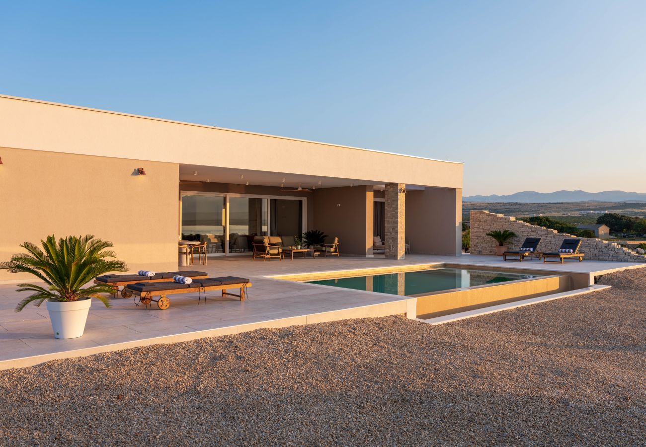 Villa in Košljun - Villa Salis mit beheiztem Pool und Meerblick