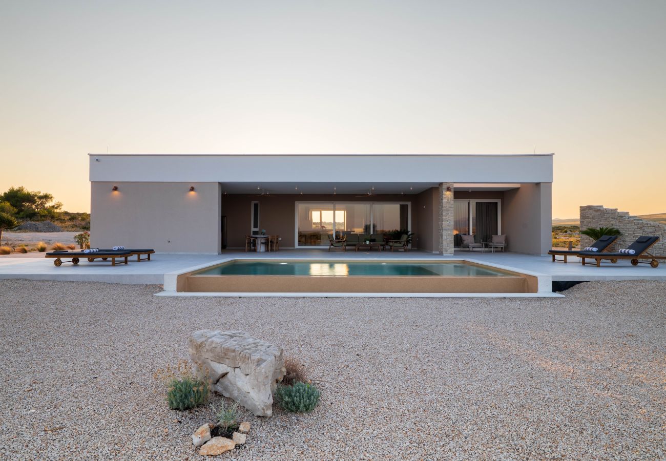 Villa in Košljun - Villa Salis mit beheiztem Pool und Meerblick