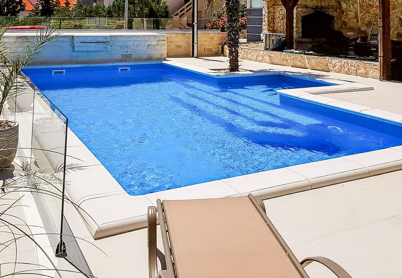 Ferienwohnung in Novalja - Superior Aurea apartment with heated pool 2