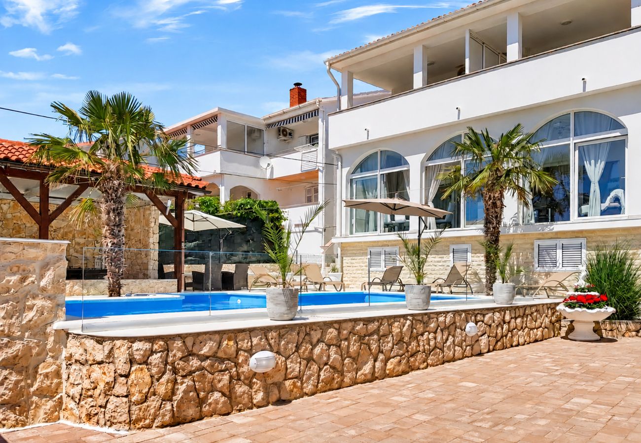 Ferienwohnung in Novalja - Superior Aurea apartment with heated pool 3