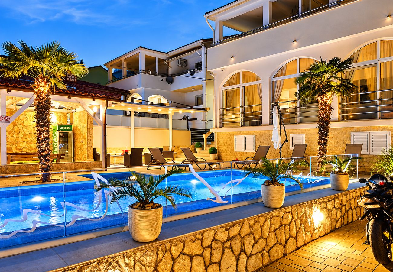 Ferienwohnung in Novalja - Superior Aurea apartment with heated pool 3