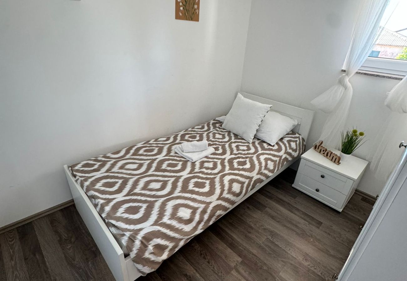 Apartment in Povljana - Beautiful Apartment Bodulo 3